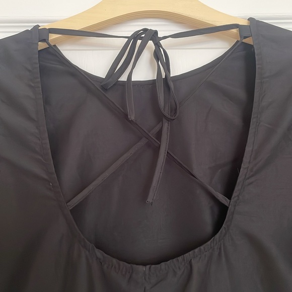 H&M Puff-sleeved dress with cut out section at the back with lace-up ties - Picture 6 of 8